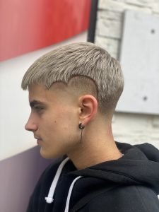 corte asimétrico y peinado barbería profesional granada